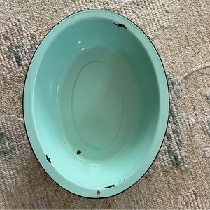 Vintage wash pan. Great vintage condition.